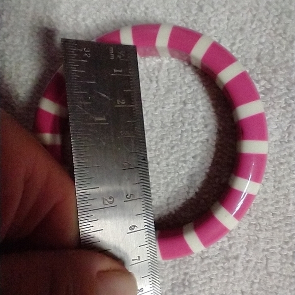 Pink and white bangle bracelet approx. 2.5 - Picture 2 of 3